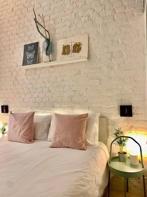 Stylish Flat In Porta Romana-Fondazione Prada Milan Apartment