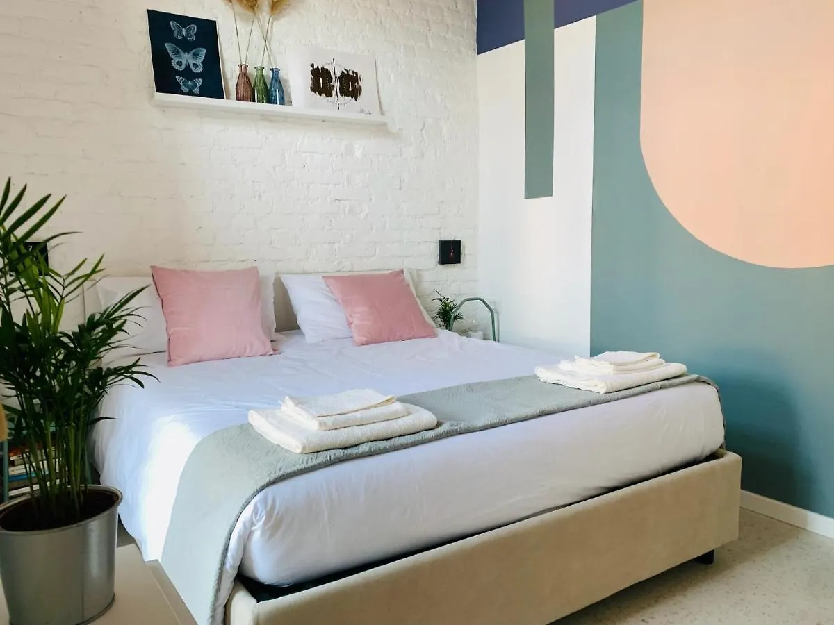 Stylish Flat In Porta Romana-Fondazione Prada contacts